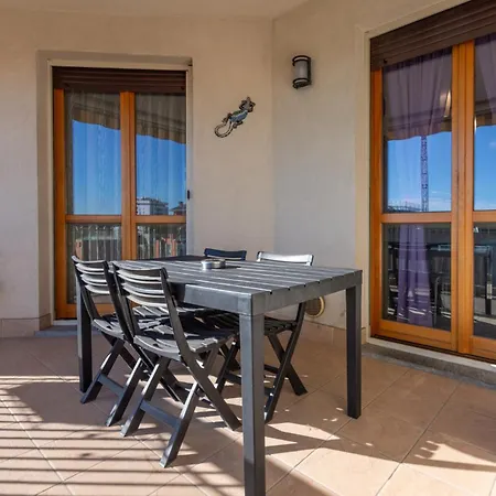 I-host Spacious 2br With 2 Baths & Balcony Appartement Milaan