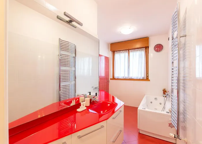 Apartment I-host Spacious 2br With 2 Baths & Balcony *
