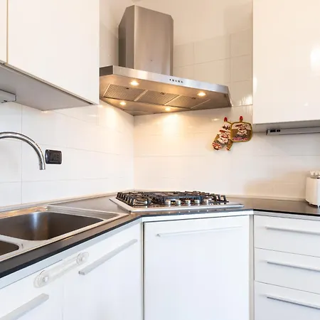 Apartment I-host Spacious 2br With 2 Baths & Balcony Mailand