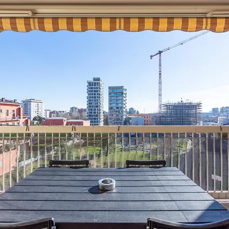 I-host Spacious 2br With 2 Baths & Balcony شقة *