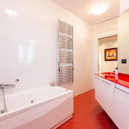 I-host Spacious 2br With 2 Baths & Balcony *